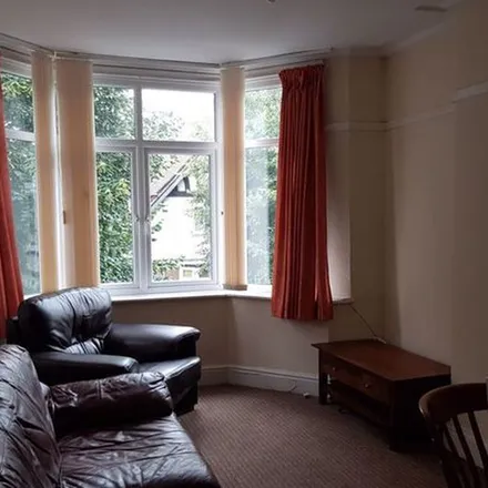 Rent this 3 bed apartment on Balmoral Avenue in West Bridgford, NG2 7QU