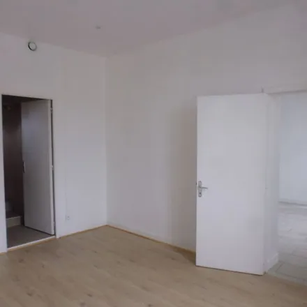 Image 2 - Rue Charles Corbeau, 27000 Évreux, France - Apartment for rent