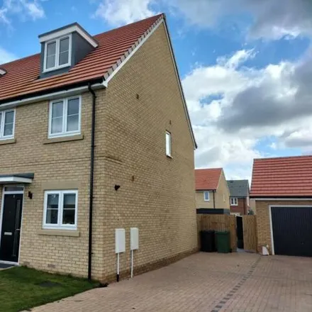 Image 1 - unnamed road, Peterborough, PE7 8SR, United Kingdom - Townhouse for sale