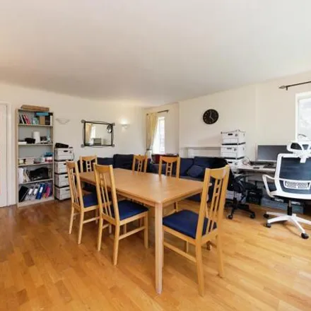 Image 4 - Mulberry Close, London, NW4 1QL, United Kingdom - Apartment for sale