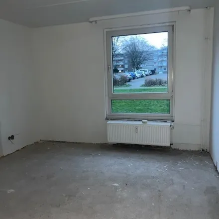 Rent this 2 bed apartment on Erasmusstraße 26 in 45279 Essen, Germany