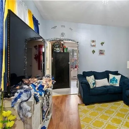 Image 2 - 1989 Cruger Avenue, New York, NY 10462, USA - House for sale
