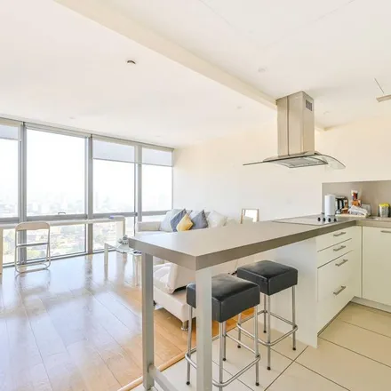 Image 1 - North Quay, London, E14 4AY, United Kingdom - Apartment for rent