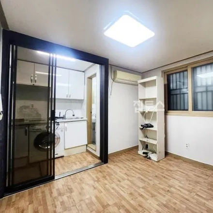 Rent this studio apartment on 서울특별시 관악구 봉천동 1523-32