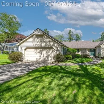 Buy this 3 bed house on 667 Lake Forest Road in Rochester Hills, MI 48309