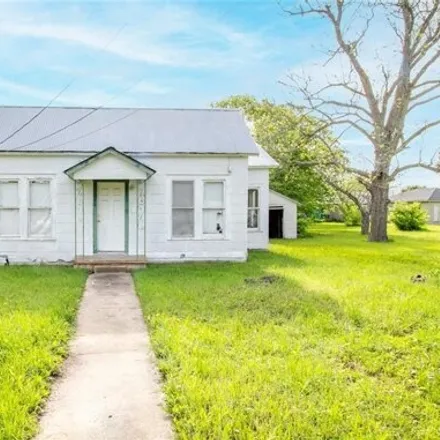 Image 2 - 573 South Saint Andrew's Street, Weimar, Colorado County, TX 78962, USA - House for sale