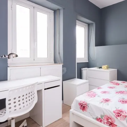Rent this 6 bed room on Lungotevere fitness in Lungotevere degli Artigiani 16, 00153 Rome RM