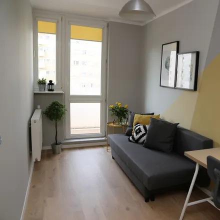 Rent this 8 bed room on Zwierzyniecka 1 in 00-719 Warsaw, Poland
