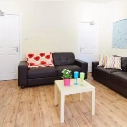 Rent this 5 bed townhouse on 365 Ecclesall Road in Sheffield, S11 8PE