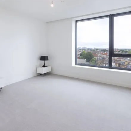 Image 6 - White City House, 2 Wood Crescent, London, W12 7FR, United Kingdom - Apartment for rent