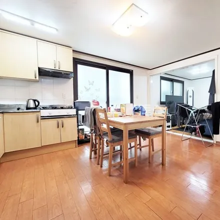 Rent this 3 bed apartment on 서울특별시 송파구 잠실동 298-12