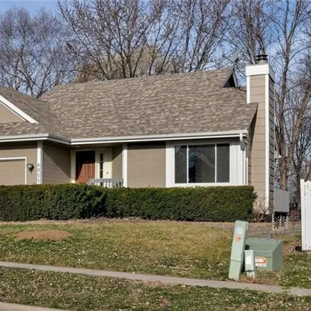 Buy this 3 bed house on 6743 Hickory Lane in Urbandale, IA 50322