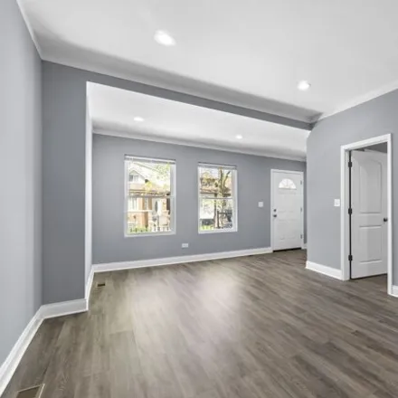 Image 3 - 6721 South Oakley Avenue, Chicago, IL 60636, USA - House for sale