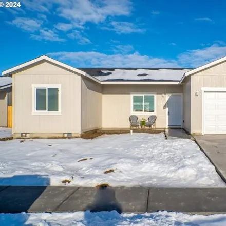 Buy this 4 bed house on Chelsea Lane in Stanfield, Umatilla County