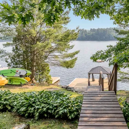 Rent this 6 bed house on Lakeshore Road in Gravenhurst, ON P0C 1M0