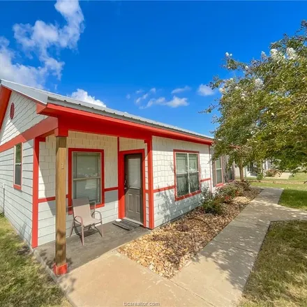 Image 4 - 783 East Independence Street, Giddings, TX 78942, USA - Duplex for sale
