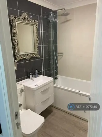 Image 2 - Earls Meade, Luton, LU2 7EY, United Kingdom - Apartment for rent