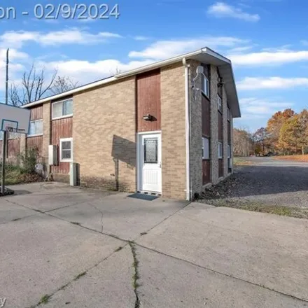 Rent this 3 bed house on 23271 Mission Court in Farmington, Oakland County