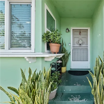 Image 4 - 14000 Terra Bella Street, Los Angeles, CA 91331, USA - House for sale