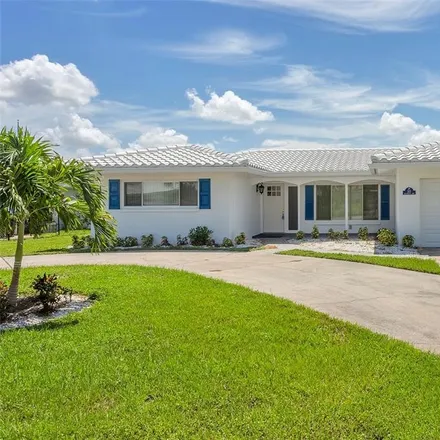 Rent this 2 bed house on 311 Buttonwood Lane in Harbor Bluffs, Pinellas County
