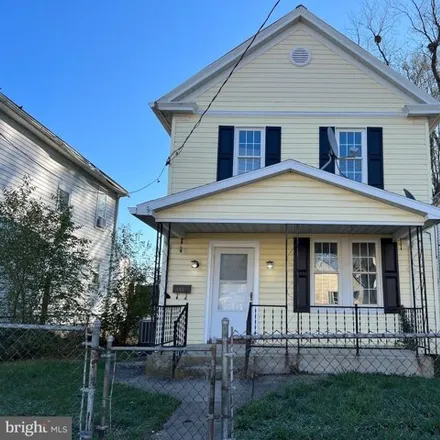 Rent this 3 bed house on 800 New York Avenue in Martinsburg, WV 25401