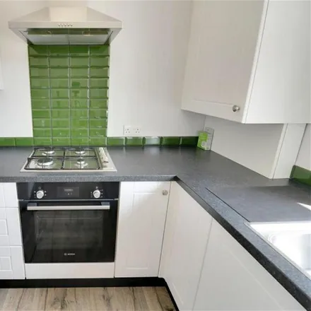 Image 9 - Penzance Gardens, London, RM3 9NP, United Kingdom - House for rent