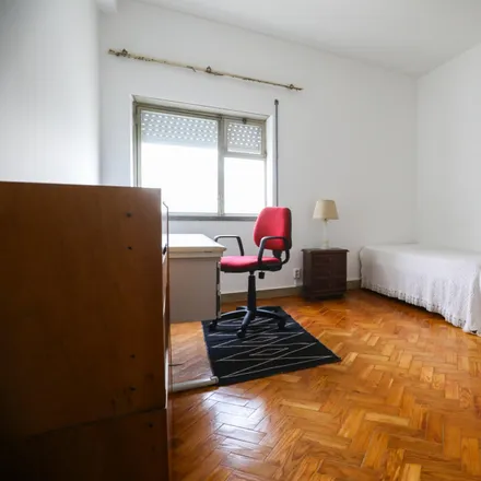 Rent this 4 bed room on Escola Básica 1 Alice Vieira in Rua Vila de Catió, 1800-077 Lisbon