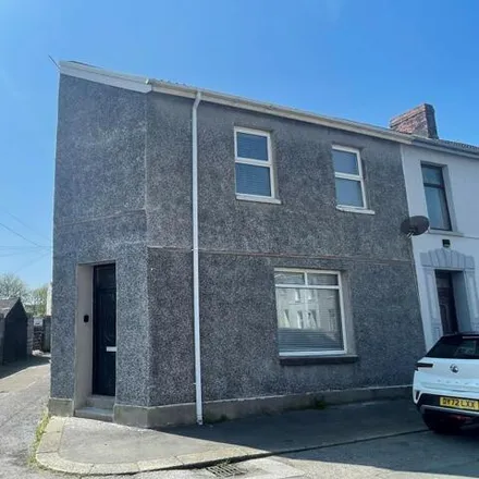 Rent this 3 bed house on Cambrian Place in Llanelli, SA15 2PE