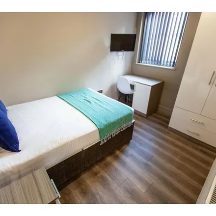 Rent this 6 bed apartment on 78 Albert Edward Road in Liverpool, L7 8RZ