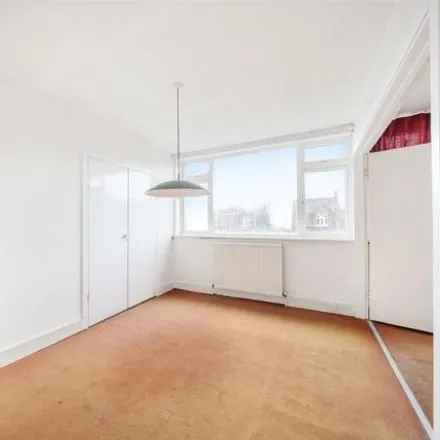 Image 7 - 81 Brondesbury Road, London, NW6 6BX, United Kingdom - Apartment for sale