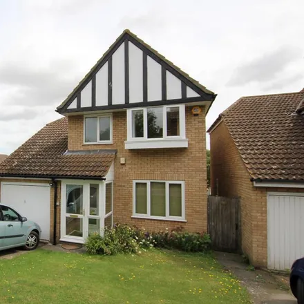 Rent this 3 bed house on Betony Vale in Royston, SG8 9TS