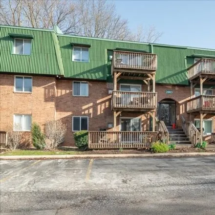 Buy this 1 bed condo on 2022 Tall Oaks Drive in Aurora, IL 60505