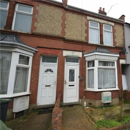 Buy this 2 bed townhouse on Selbourne Road in Luton, LU4 8LU