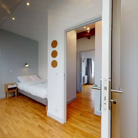 Rent this 1studio room on 24 Rue du Quatre Septembre in 75002 Paris, France