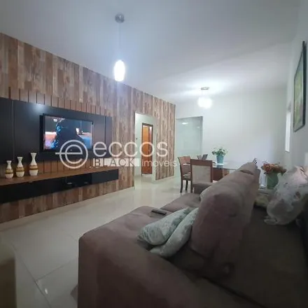 Buy this 3 bed house on Alameda Geraldino Martins Rodrigues in Granada, Uberlândia - MG