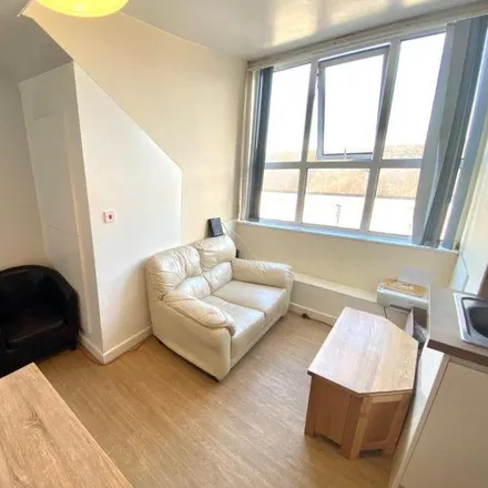 Image 2 - 12 Cecil Square, Sheffield, S2 4NT, United Kingdom - Apartment for rent