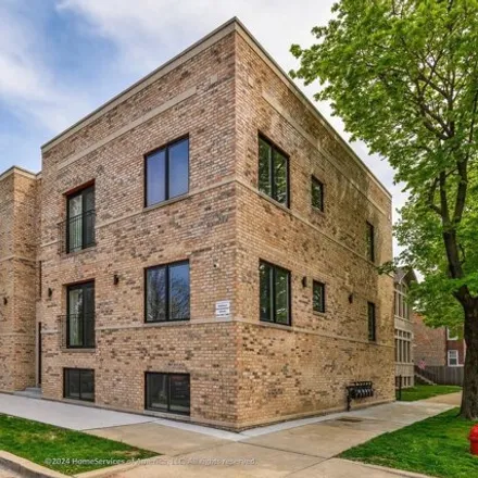 Buy this studio house on 715 West 34th Street in Chicago, IL 60616