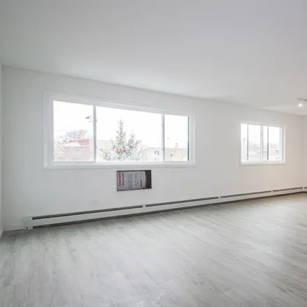 Image 5 - 7621 N Sheridan Rd, Unit 2F - Apartment for rent