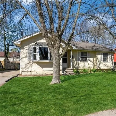 Buy this 3 bed house on 1514 Dixon Street in Des Moines, IA 50316