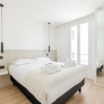 Image 2 - 79 bis Rue Philippe de Girard, 75018 Paris, France - Apartment for rent