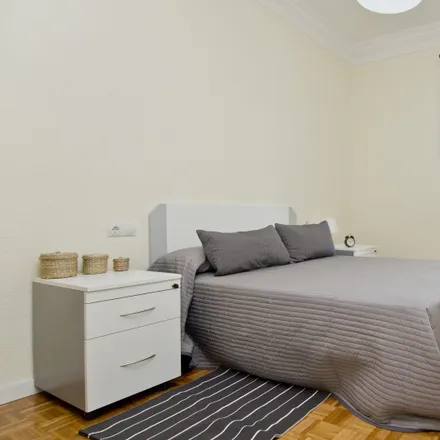 Rent this 6 bed room on Ronda de Toledo in 36, 28005 Madrid