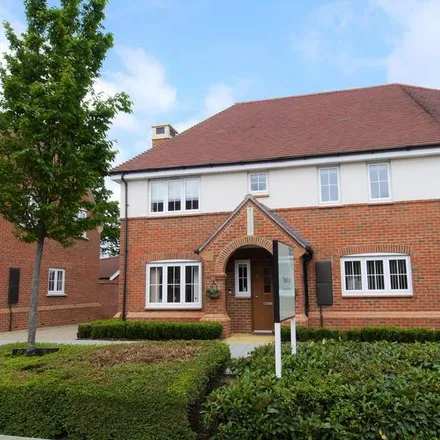 Rent this 3 bed duplex on Calvert Link in Kilnwood Vale, RH12 0AG