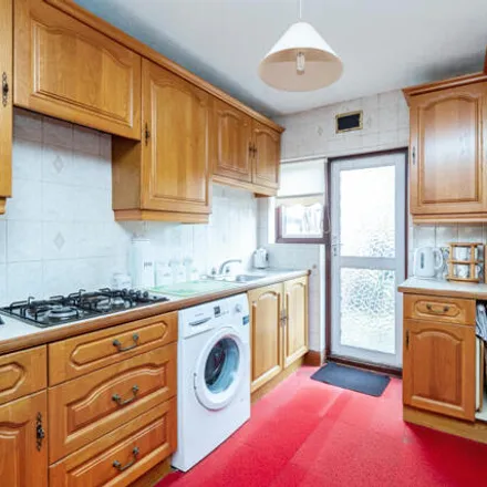 Image 5 - Cheam High School, Chatsworth Road, London, SM3 8PW, United Kingdom - Townhouse for sale