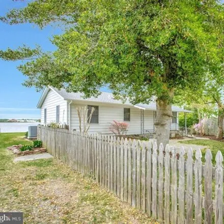 Image 2 - 24101 N Patuxent Beach Rd, California, Maryland, 20619 - House for sale