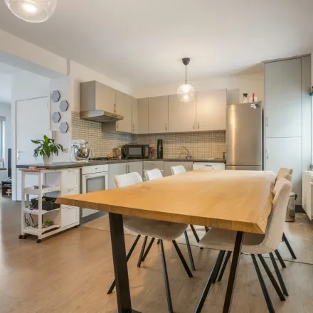 Rent this 3 bed apartment on Kerkhofstraat 28;28A in 9140 Temse, Belgium