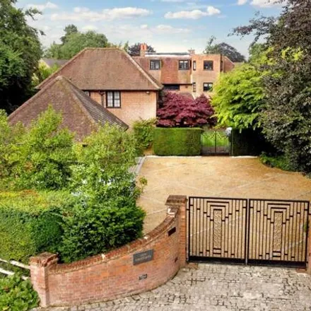 Image 2 - Chartwell Gate, Forty Green, HP9 1HJ, United Kingdom - House for sale