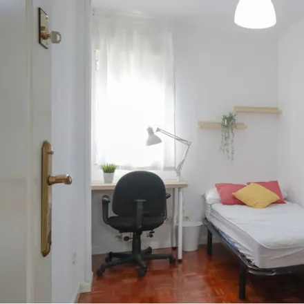 Rent this 4 bed room on Madrid in Calle del Arroyo Fontarrón, 153