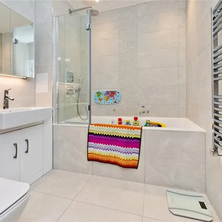 Rent this 2 bed apartment on 115 Wornington Road in London, W10 5SN