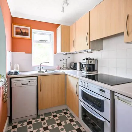 Image 5 - Tillingbourne Road, Shalford, GU4 8EY, United Kingdom - Apartment for rent