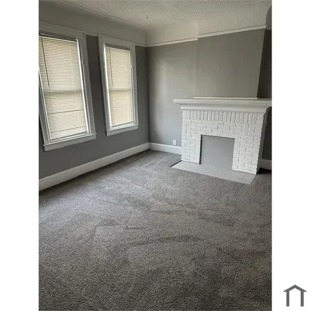 Rent this 3 bed townhouse on Woodward / Gratiot NS (NB) in Woodward Avenue, Detroit